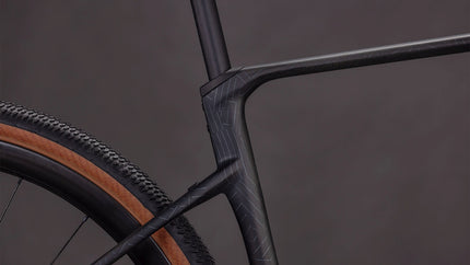 CUBE NUROAD C:62 EXC CARBON/CRISSCROSS