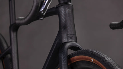 CUBE NUROAD C:62 EXC CARBON/CRISSCROSS