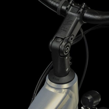 CUBE TOURING HYBRID PRO 625 PEARLYSILVER/BLACK