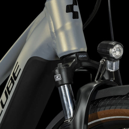 CUBE TOURING HYBRID PRO 625 PEARLYSILVER/BLACK