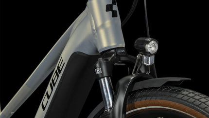 CUBE TOURING HYBRID PRO 625 PEARLYSILVER/BLACK
