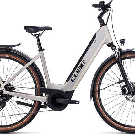 CUBE TOURING HYBRID PRO 625 PEARLYSILVER/BLACK