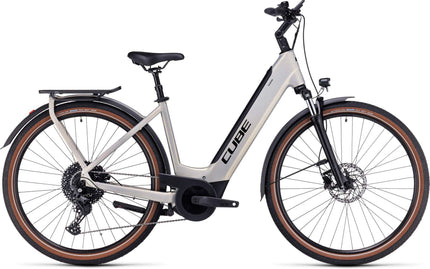 CUBE TOURING HYBRID PRO 625 PEARLYSILVER/BLACK