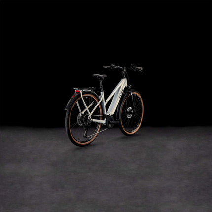 CUBE TOURING HYBRID PRO 625 PEARLYSILVER/BLACK