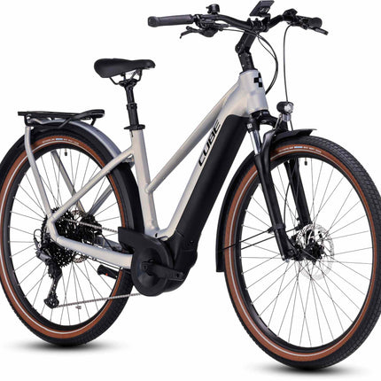CUBE TOURING HYBRID PRO 625 PEARLYSILVER/BLACK