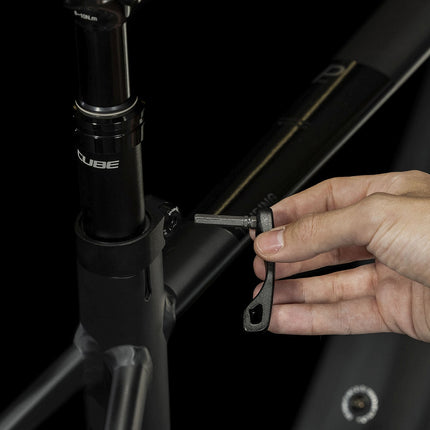 CUBE TOURING HYBRID PRO 625 BLACK/METAL