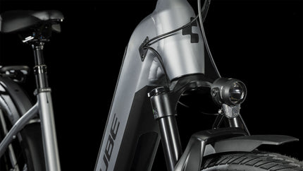 CUBE KATHMANDU HYBRID SLX 750 POLARSILVER/BLK
