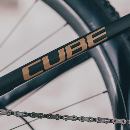 CUBE AMS HYBRID ONE44 C:68X SLT 400X 29 CARBON/GOLDDUST