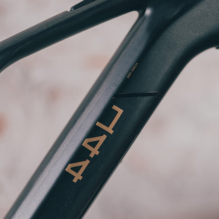 CUBE AMS HYBRID ONE44 C:68X SLT 400X 29 CARBON/GOLDDUST