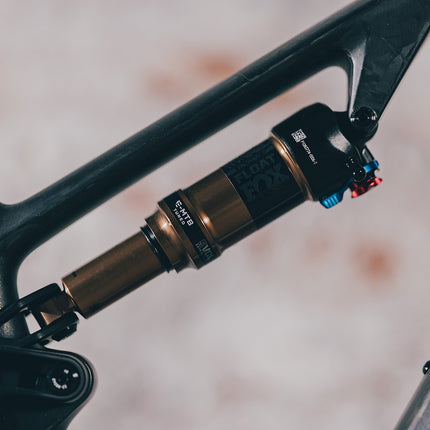 CUBE AMS HYBRID ONE44 C:68X SLT 400X 29 CARBON/GOLDDUST