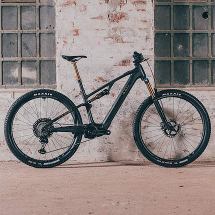 CUBE AMS HYBRID ONE44 C:68X SLT 400X 29 CARBON/GOLDDUST