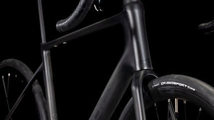 CUBE ATTAIN C:62 RACE BLACKLINE
