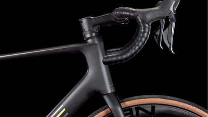 CUBE ATTAIN C:62 SLT CARBON/RAINBOW